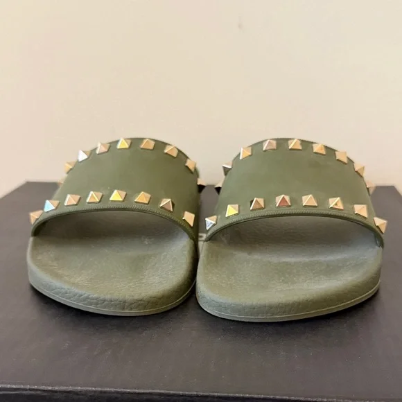 Valentino Garavani Olive Embossed Logo - Picture 3 of 4